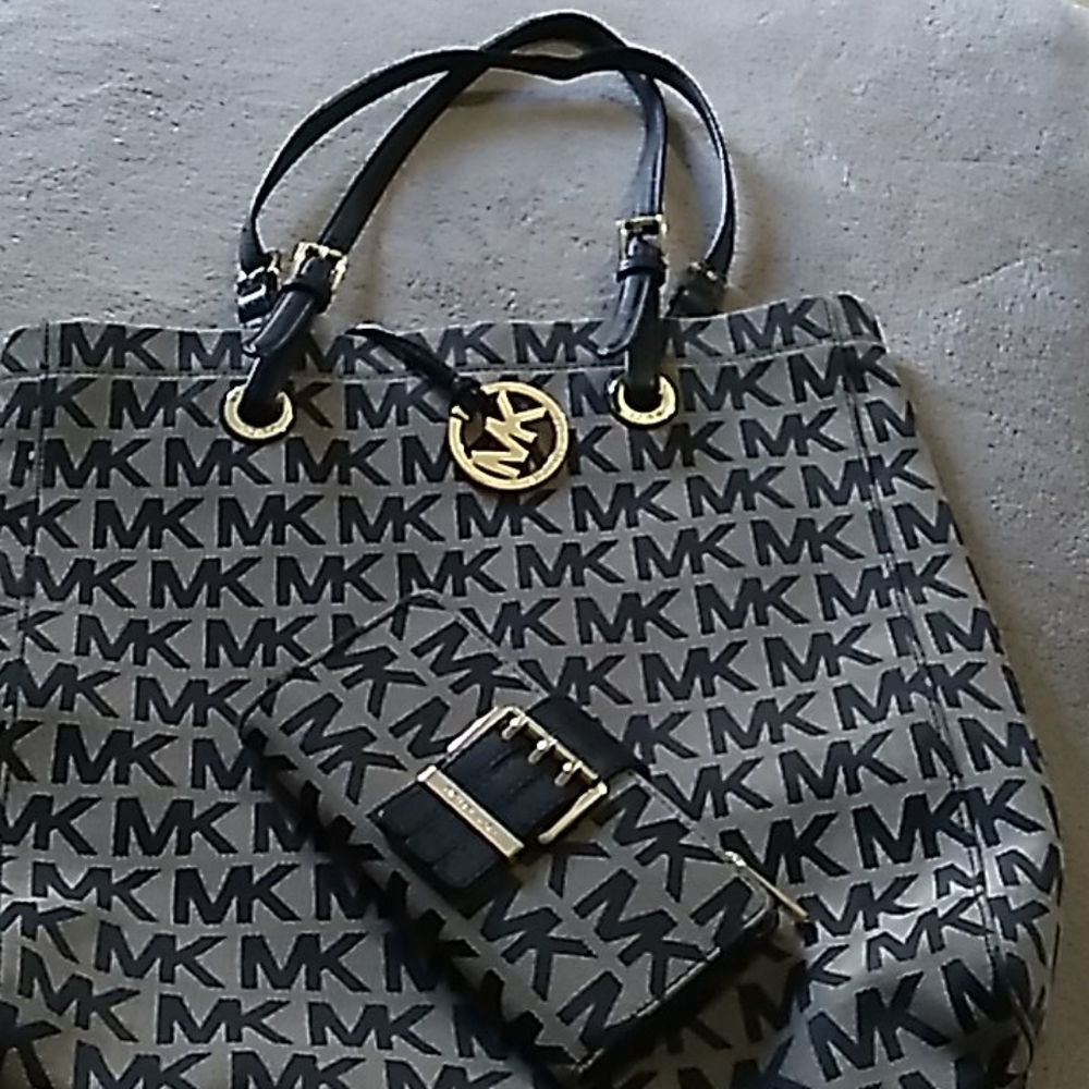 Coach wallet and purse.